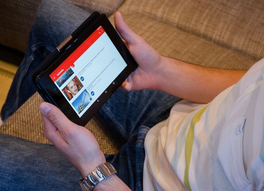 Fernsehen mit Internet 2026: So geht modernes TV ganz einfach