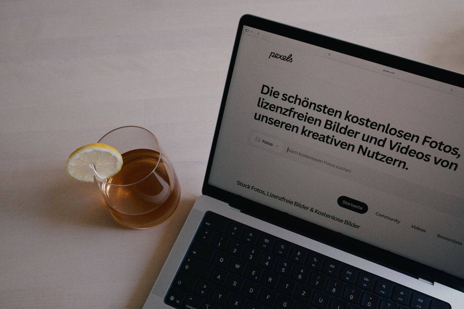 german streaming website laptop browsing