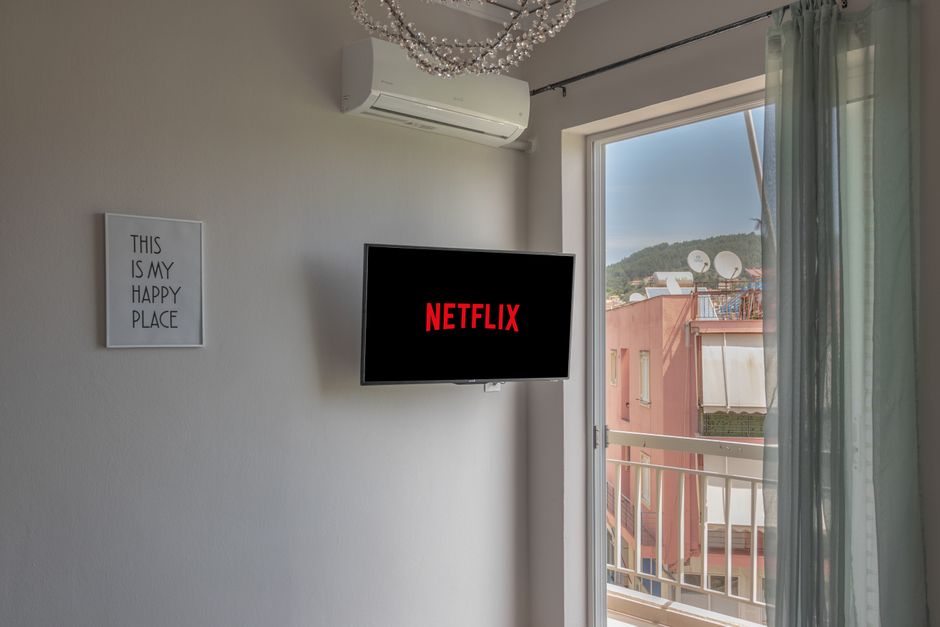 pay tv anbieter sky netflix logo
