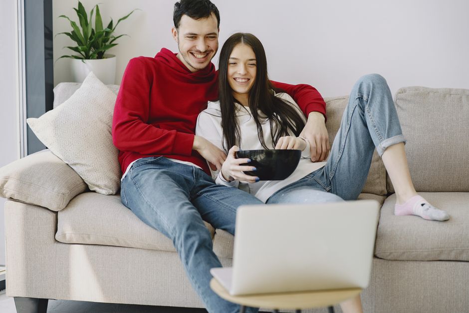 free vs paid IPTV subscription